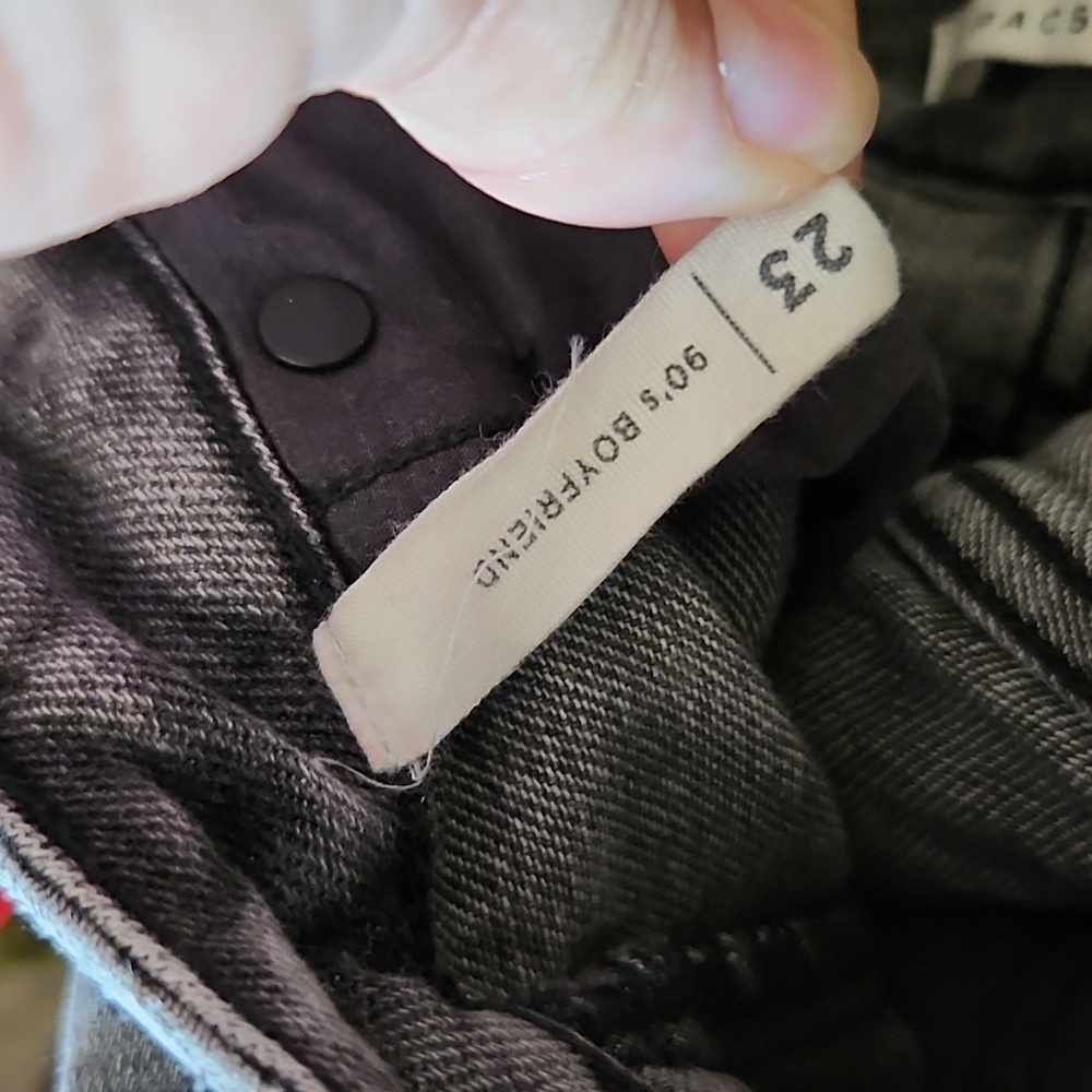 PACSUN Distressed 90s Boyfriend Faded Black Jeans 23 - Picture 8 of 9
